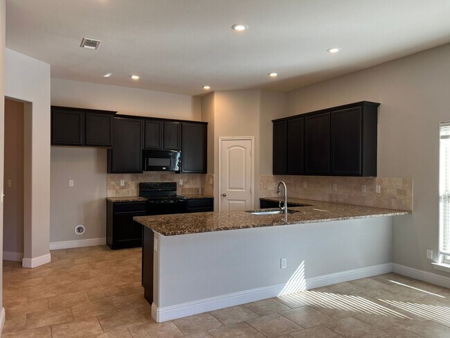 Building Photo - Stunning and Spacious Quincy Park Home