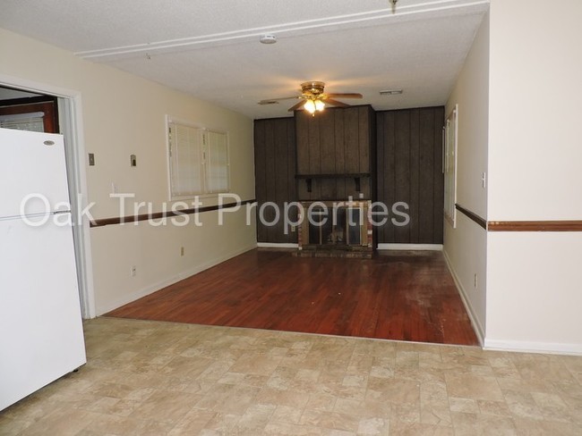 Building Photo - Sprucewood