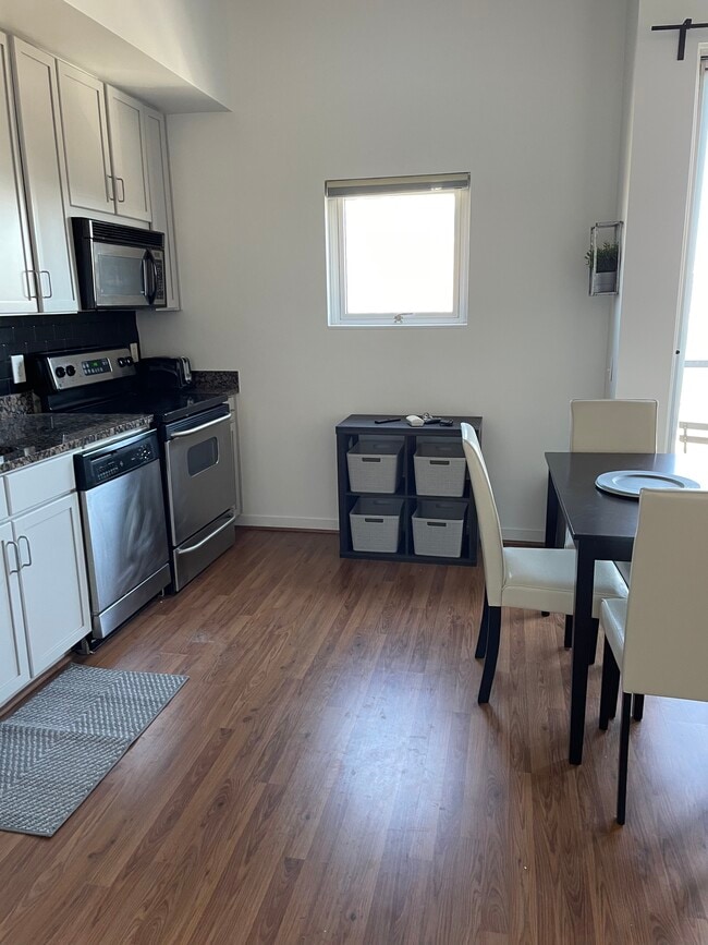 Building Photo - 620 Glen Iris Dr NE