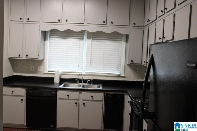 Foto del edificio - 805 Hillsboro Ln