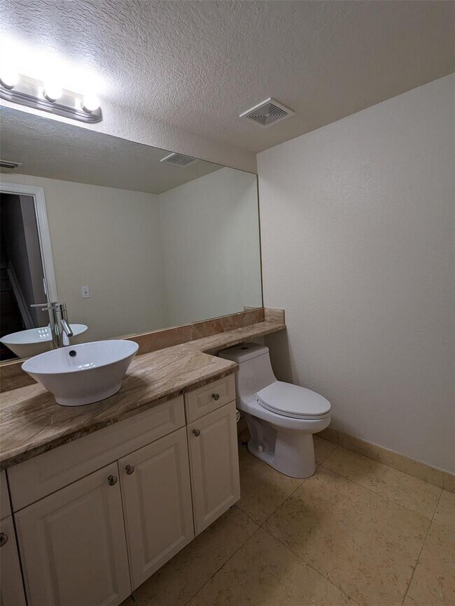 Foto del edificio - 6966 W Sample Rd