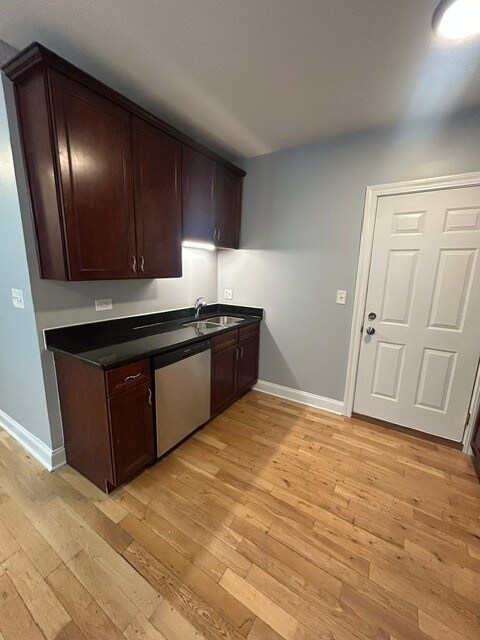 Foto del edificio - 4544 W George St