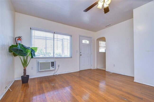 Foto del edificio - 5737 Shore Blvd S