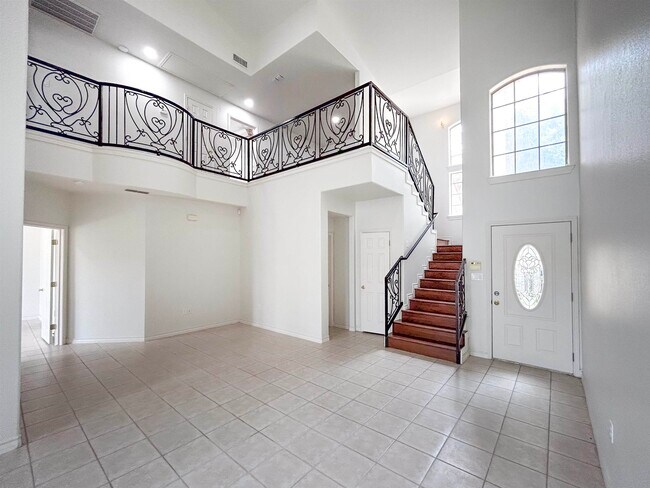 Building Photo - 7521 Country Club Dr
