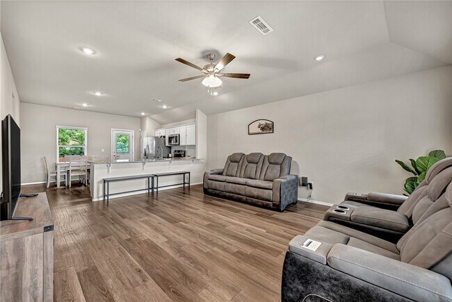 Foto del edificio - 103 W Gillian Ave