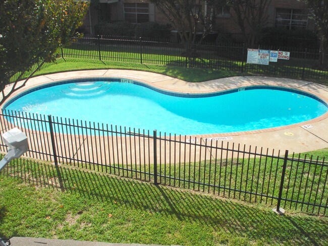 Foto del edificio - Spring Branch Condo