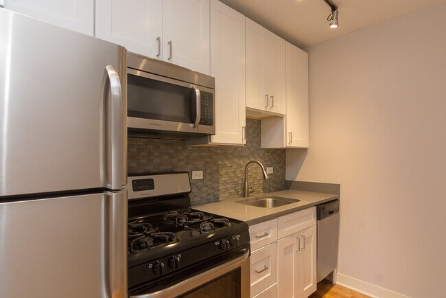 Foto del edificio - 2423 N Kedzie Blvd