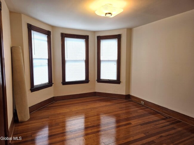 Building Photo - 1273 Parkwood Blvd