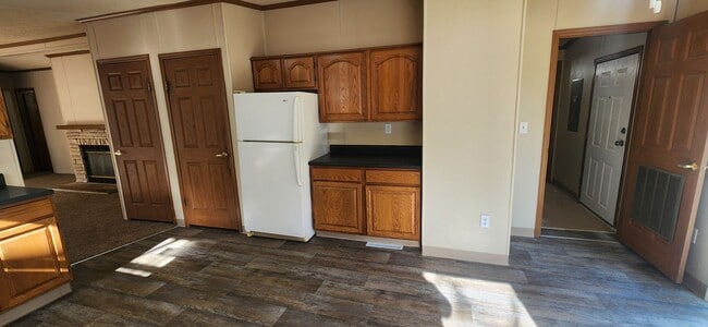 Building Photo - Spacious 3 Bedroom, 2.5 bathroom home with...