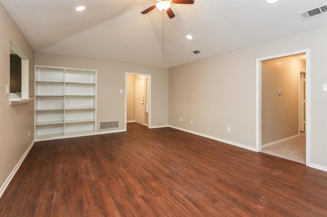 Foto del edificio - 521 Anglebluff Dr