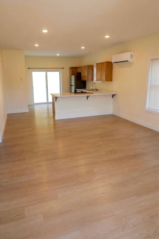 Building Photo - 205D Knaack Court