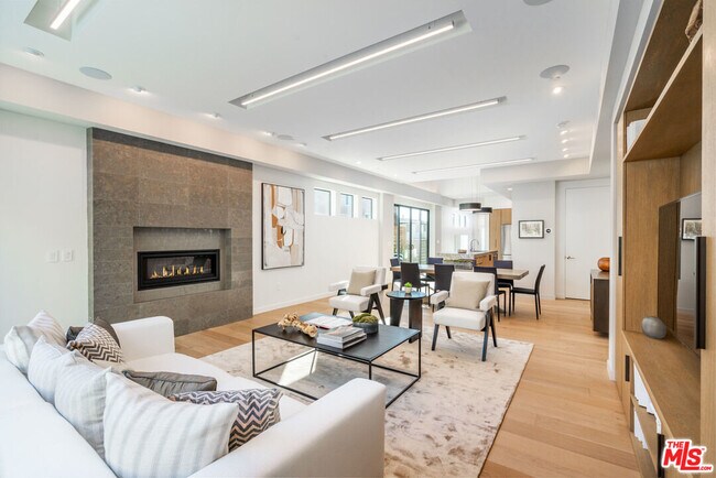Foto del edificio - 4427 Kingswell Ave