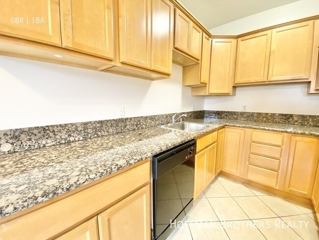 Building Photo - 800 N Las Palmas Ave