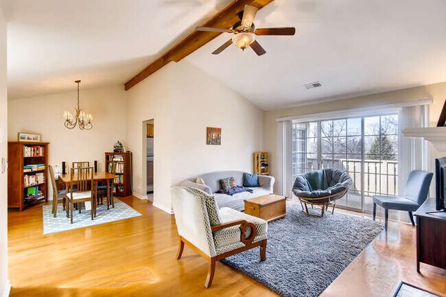 Building Photo - 1907 Gresham Cir