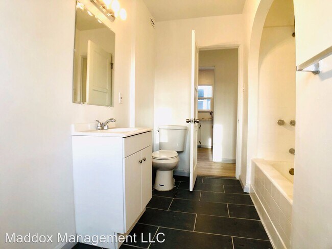 Foto del edificio - 1409 W 55th St
