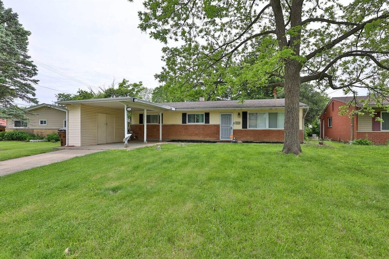 940 Hollytree Dr, Cincinnati, OH 45231 House for Rent in Cincinnati