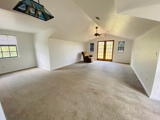 Building Photo - 6460 Sapling Ave