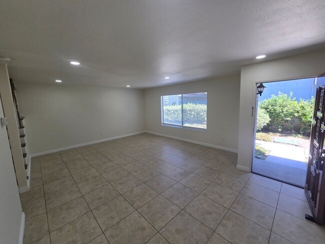 Foto del edificio - Beautifully renovated 3 Bed, 2 Bath condo!