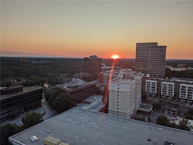 Foto del edificio - 3338 Peachtree Rd NE