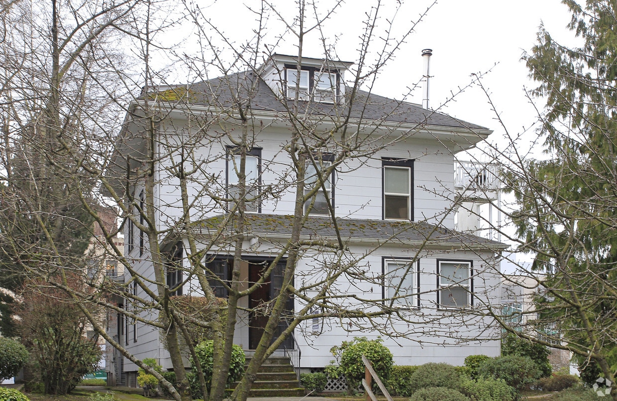 Primary Photo - 1821 17th Ave E