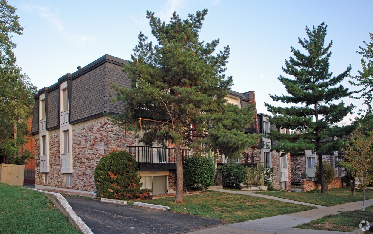 42314239 Walnut St, Kansas City, MO 64111 Apartments Kansas City, MO