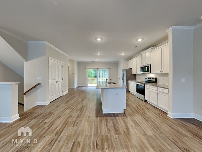 Building Photo - 6935 Woodland Stream Pl