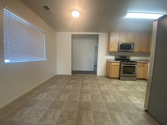 Foto del edificio - 388 N Biggs Dr