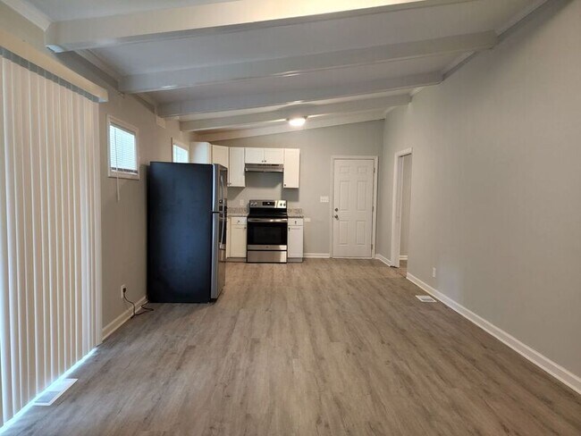 Foto del edificio - 4488 Yates Rd