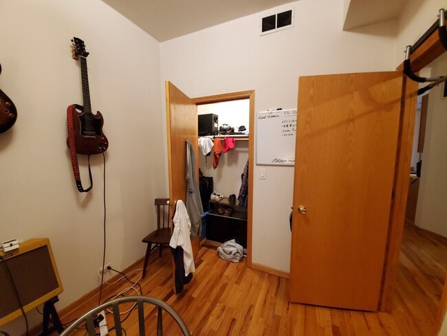 Building Photo - 2048 N Western Ave