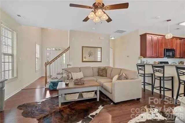 Foto del edificio - 8144 Haviland Ln