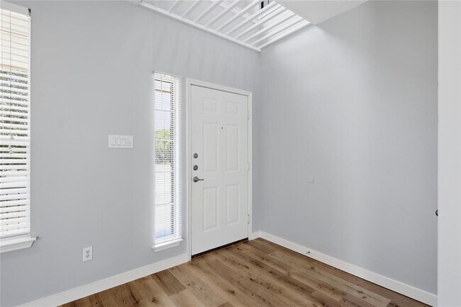 Foto del edificio - 4304 Stone Oak Dr