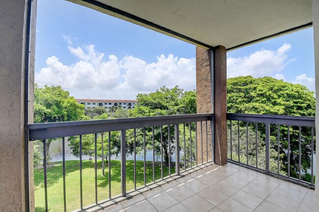 Building Photo - 955 Egret Cir