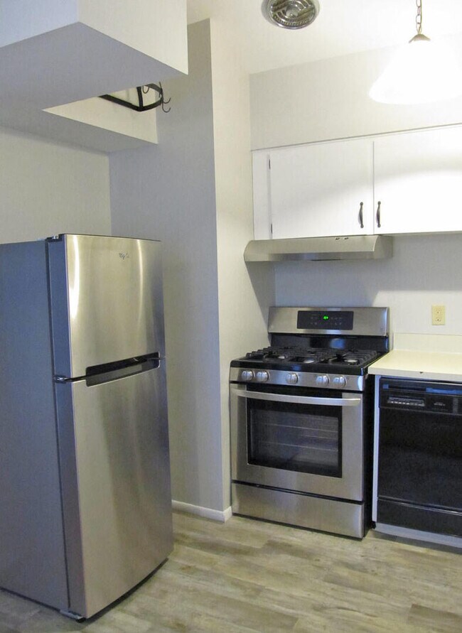 Building Photo - 726 Garland Cir
