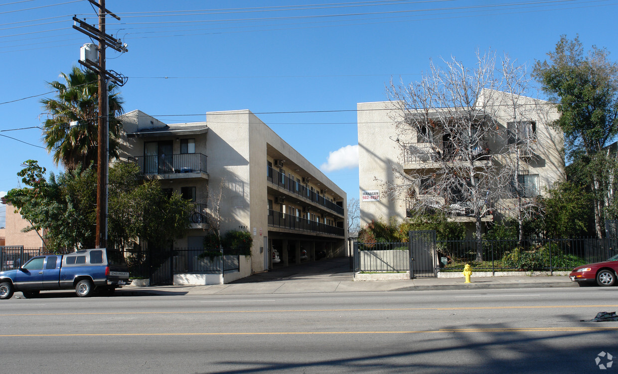 Edificio - 7635 Lankershim Blvd