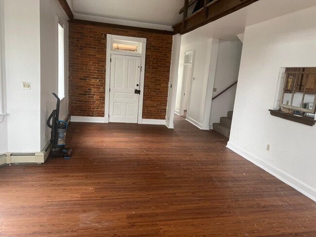 Foto del edificio - 210 E Main St