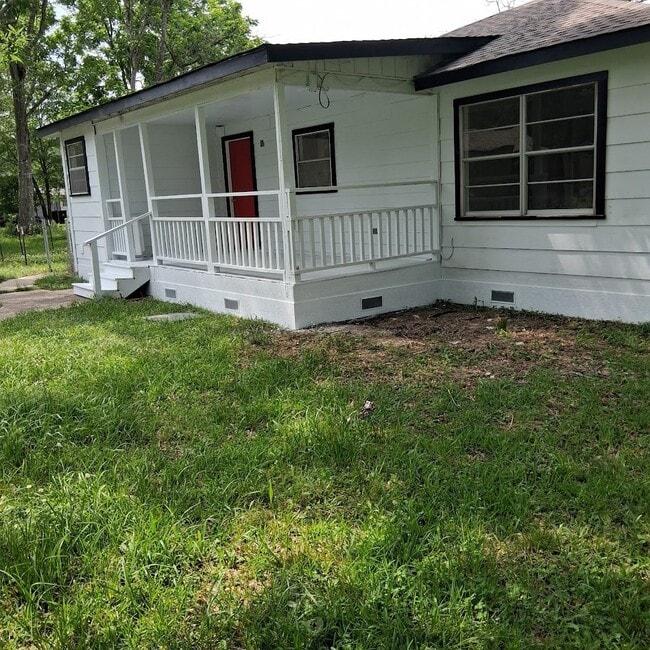 Building Photo - 104 Co Rd 2401