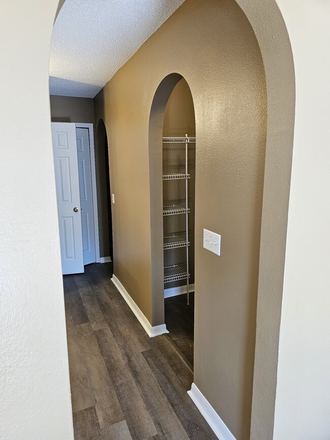 Building Photo - 9316 N Dallas Way
