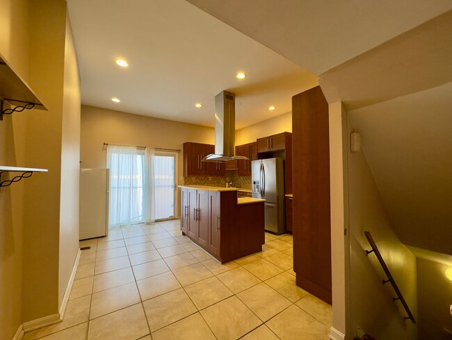 Building Photo - Charming 4 Bedroom/2.5 Bathroom in Station North, MD!