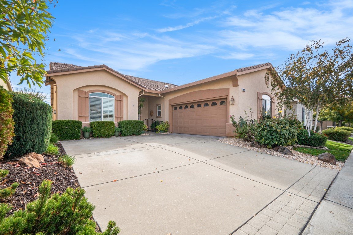 Primary Photo - Gorgeous 2 Bedroom plus an Office, 2 Bathr...