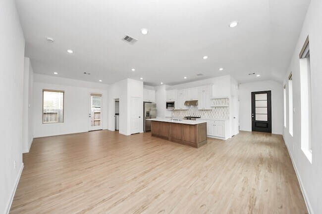 Foto del edificio - 15623 Red Panda Rd