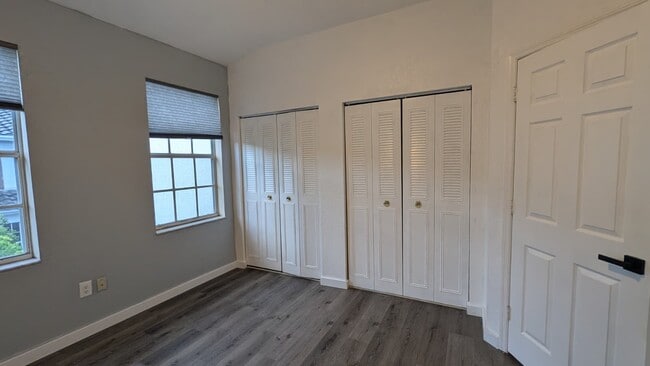 Building Photo - 721 SW 148th Ave