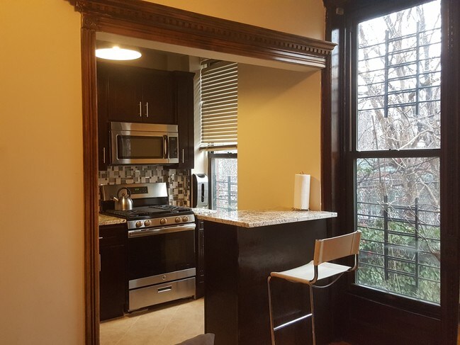 Building Photo - 240 MacDonough St