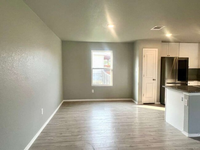 Building Photo - Charming 3-Bed Retreat with Open Living & Private Primary Suite in San Antonio