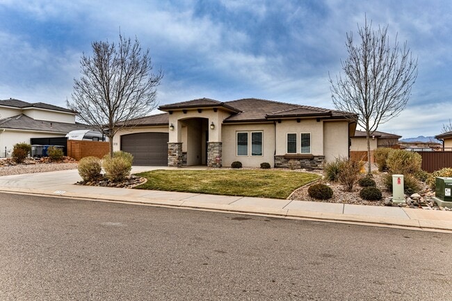 Building Photo - Comfort & Style: Spacious 3-Bed, PLUS LARGE OFFICE, 2-Bath Retreat in DESERT CANYON"