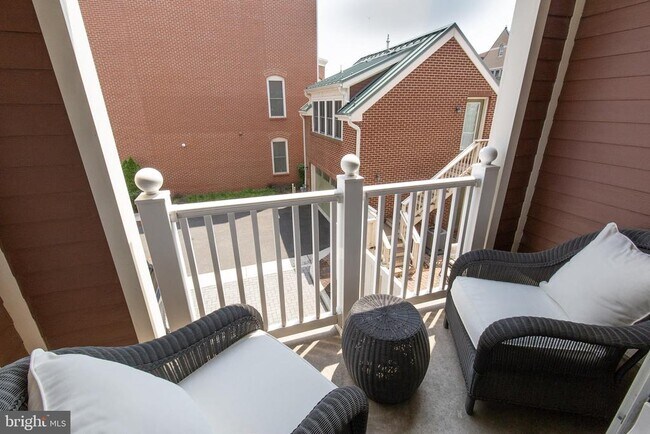 Foto del edificio - 2203 Richmond Hwy
