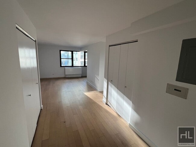 Building Photo - East 39th Street
