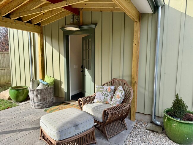 Foto del edificio - 67 Kings Hwy N