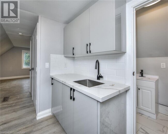 Photo du bâtiment - Unbeatable Value! Den Unit on Top Floor in Kitchener | $1299 ALL-INCLUSIVE | Parking & Laundry