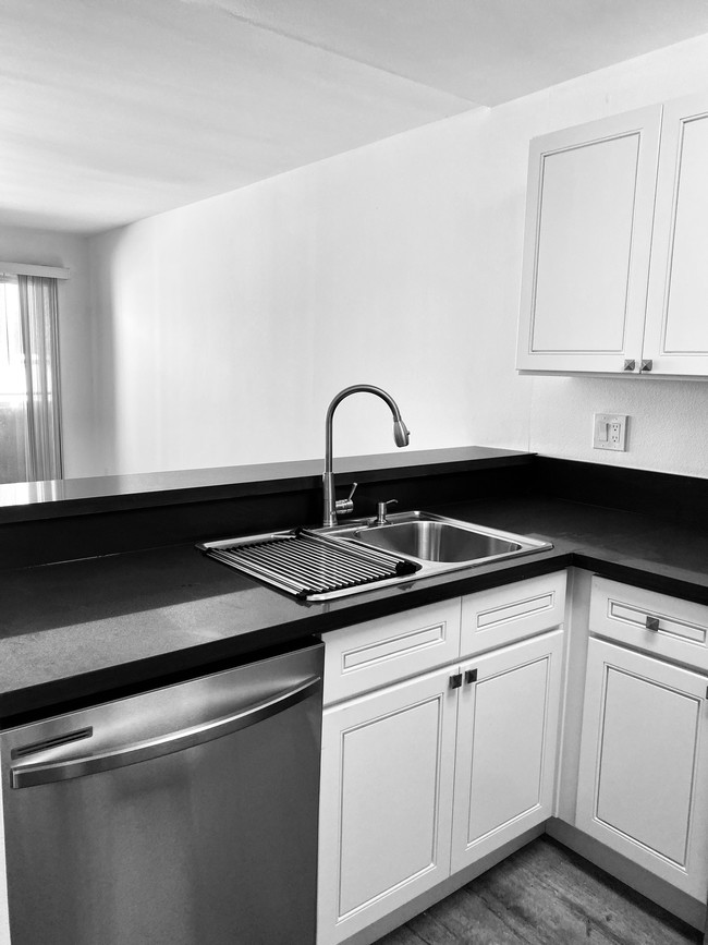 Granite Counter Tops - Franklin Place