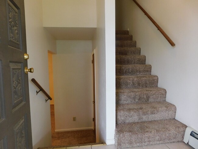 Building Photo - 402 Dressell Dr